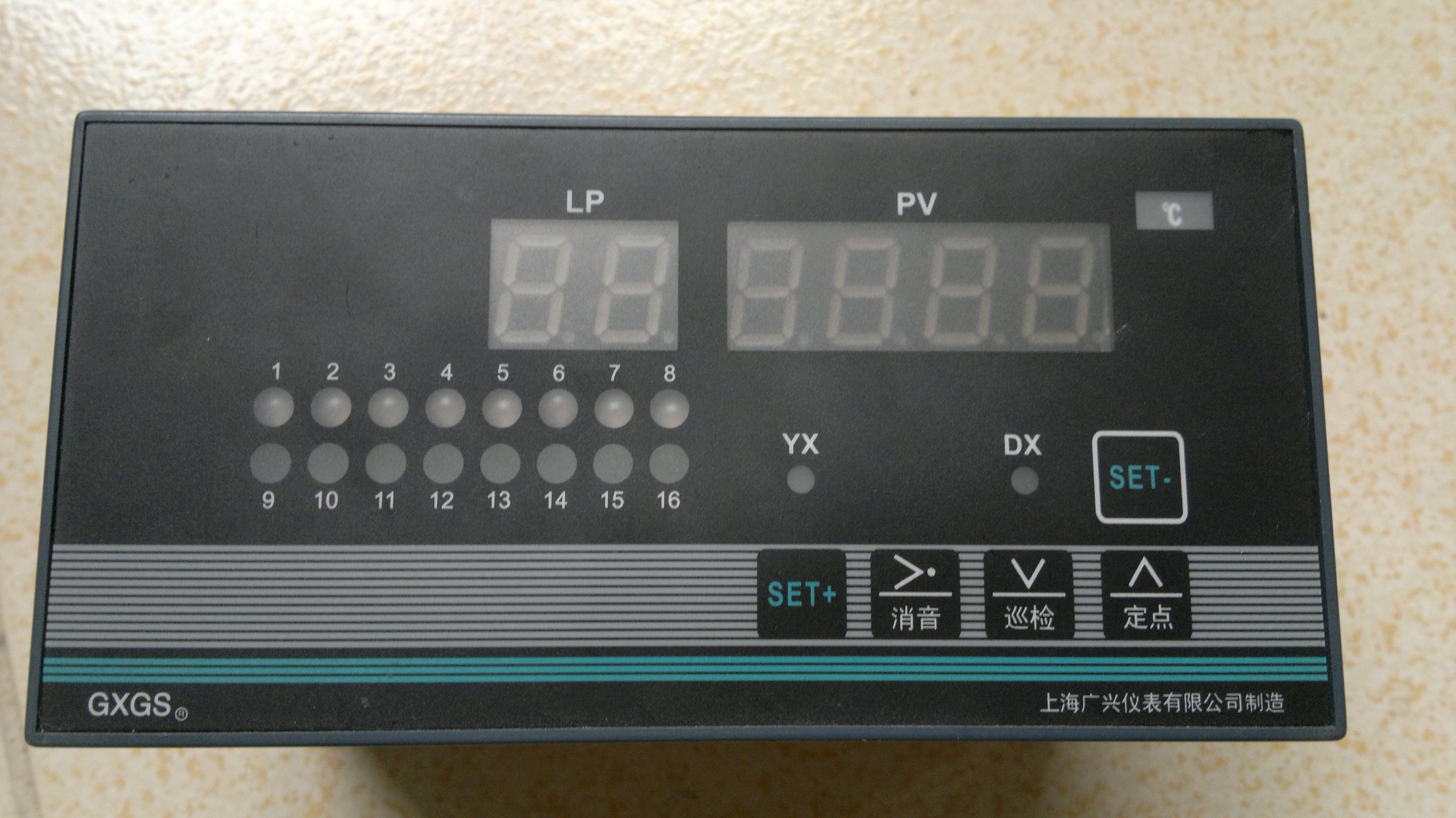 Đồng hồ đo nhiệt độ đa kênh GXGS 820